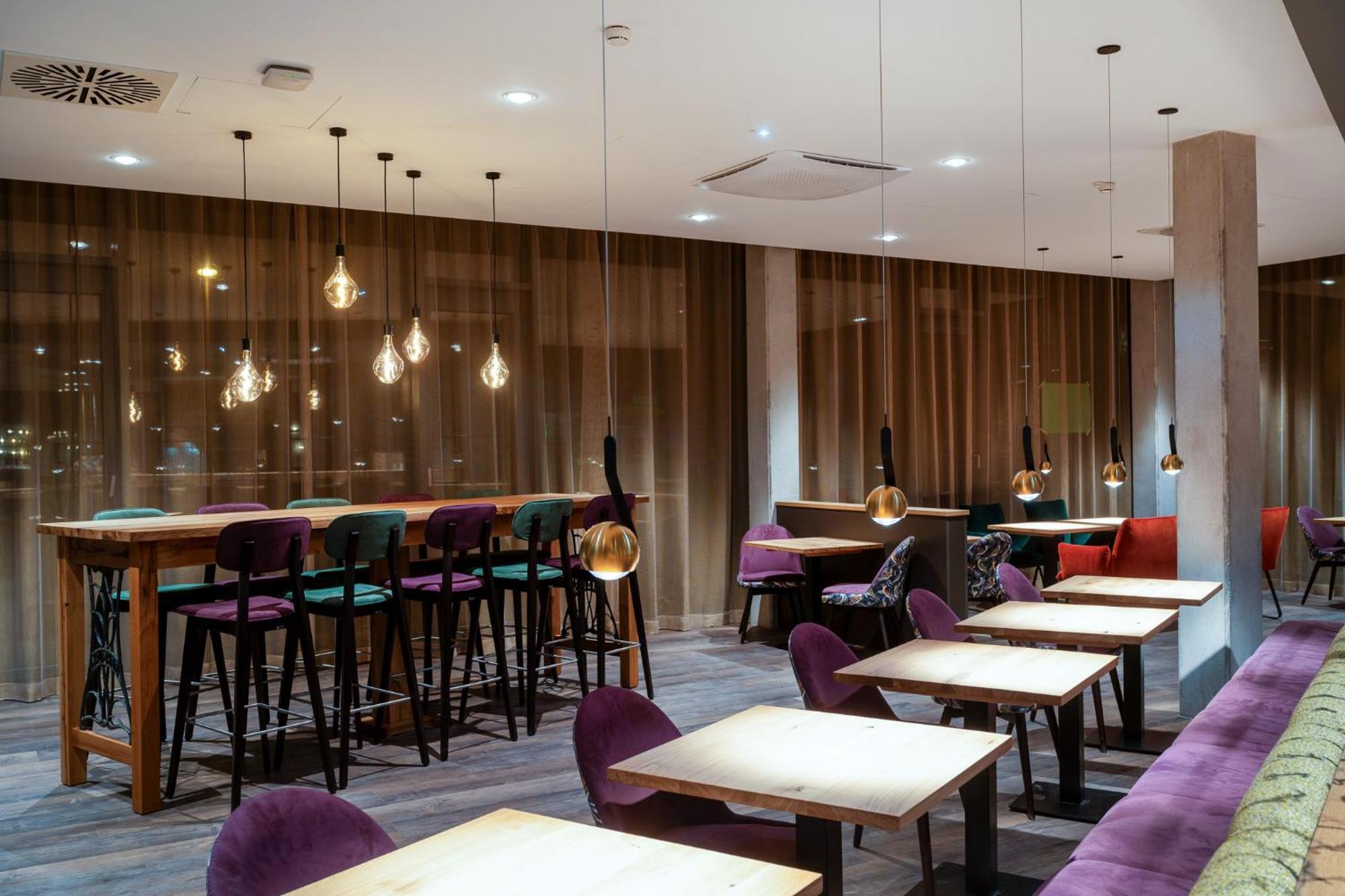 Mightytwice Hotel Ахерн Екстер'єр фото